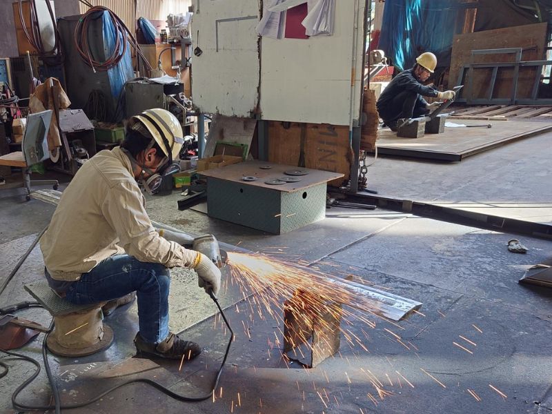 溶接作業イメージ